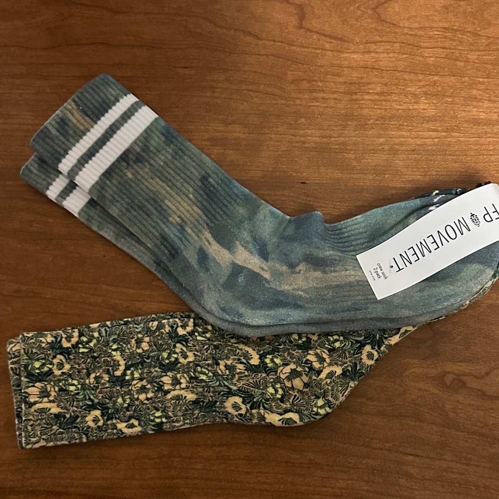 FP Movement Tie-Dye & Floral Crew Socks - Green 2 pack NWT
